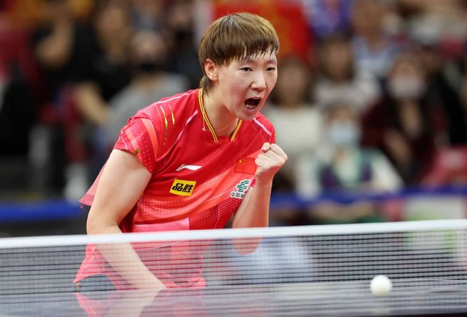 因此他在场 因此他在场