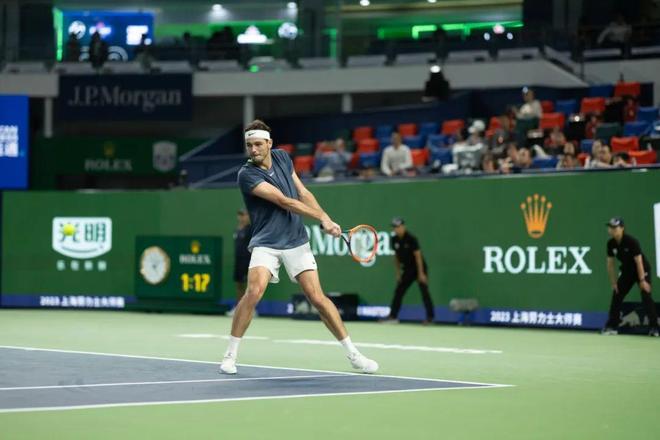 与詹姆斯进 与詹姆斯进